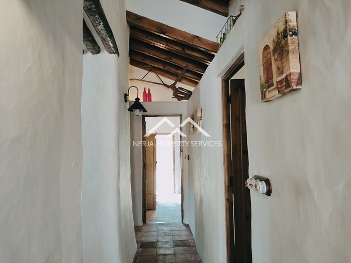 Image No.28-9 Bed Property for sale