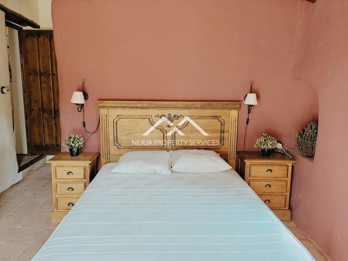 Image No.31-9 Bed Property for sale