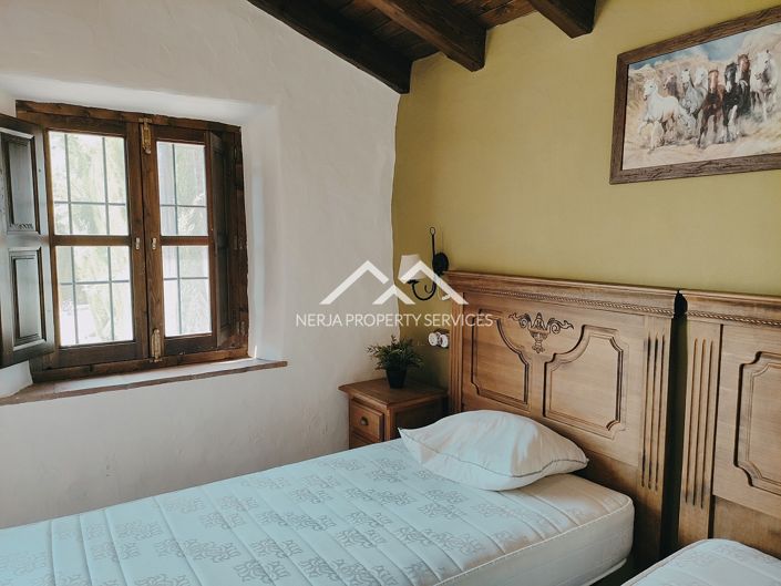 Image No.34-9 Bed Property for sale