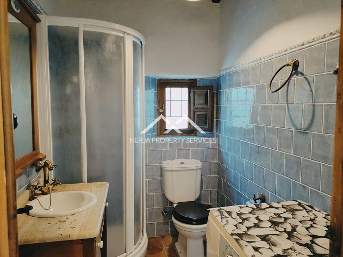 Image No.39-9 Bed Property for sale