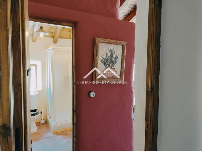 Image No.40-9 Bed Property for sale