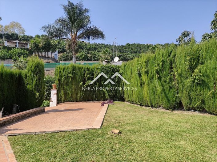 Image No.9-9 Bed Property for sale