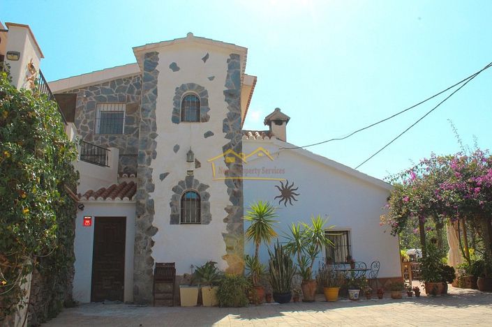 Image No.1-Villa de 4 chambres à vendre à Torrox