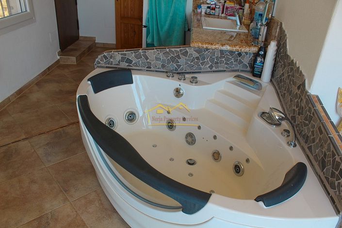 Image No.19-Villa de 4 chambres à vendre à Torrox