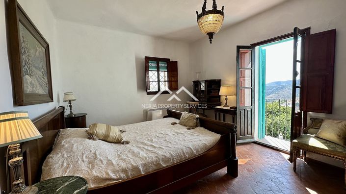 Image No.25-7 Bed Country Property for sale