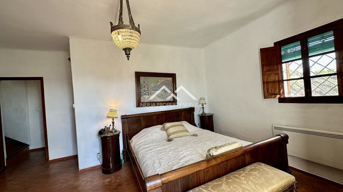 Image No.27-7 Bed Country Property for sale