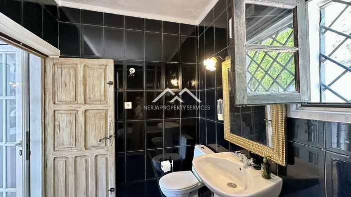 Image No.33-7 Bed Country Property for sale
