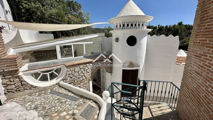 Image No.36-7 Bed Country Property for sale