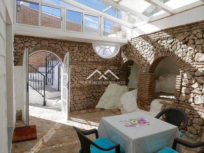 Image No.37-7 Bed Country Property for sale