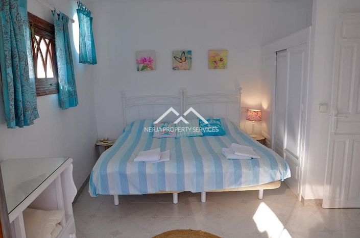 Image No.43-7 Bed Country Property for sale