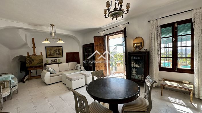 Image No.7-7 Bed Country Property for sale