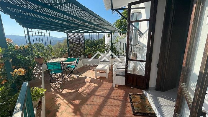 Image No.8-7 Bed Country Property for sale