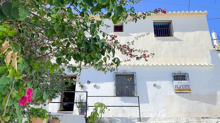 Image No.1-3 Bed Property for sale