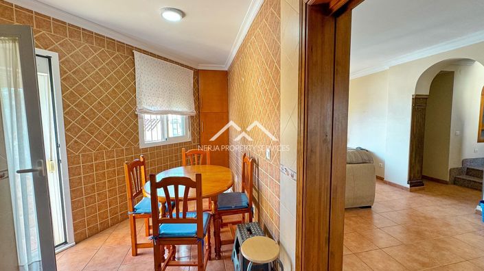 Image No.12-4 Bed House for sale