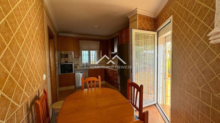 Image No.14-4 Bed House for sale