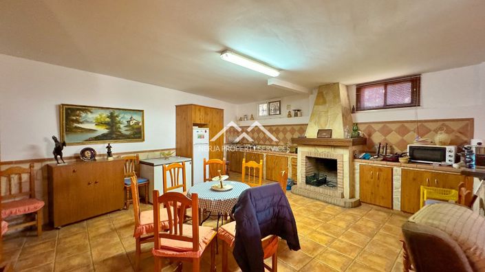 Image No.16-4 Bed House for sale