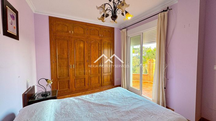 Image No.18-4 Bed House for sale