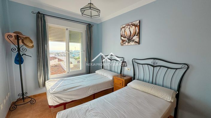 Image No.22-4 Bed House for sale