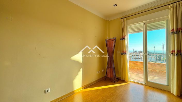 Image No.25-4 Bed House for sale