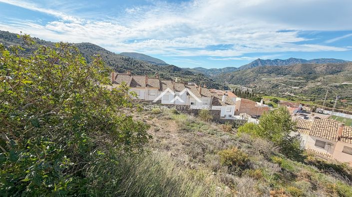 Image No.26-3 Bed Property for sale