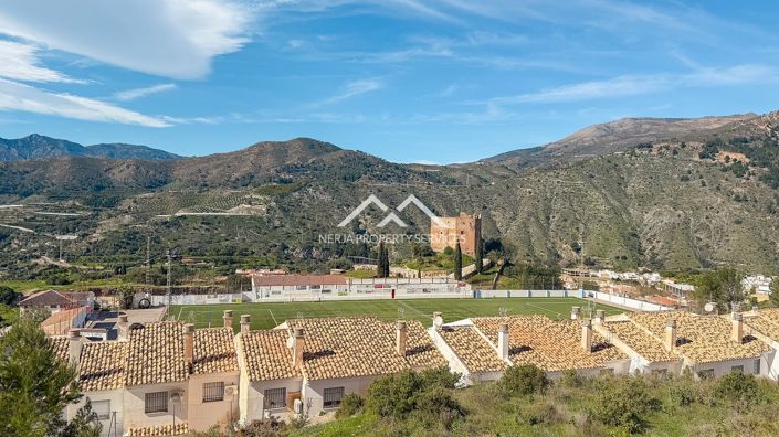 Image No.28-3 Bed Property for sale