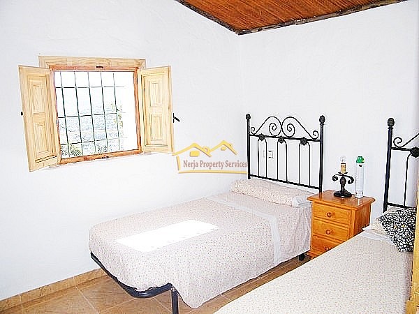 Image No.11-2 Bed Property for sale