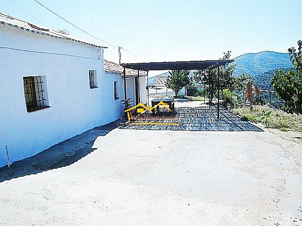 Image No.13-2 Bed Property for sale