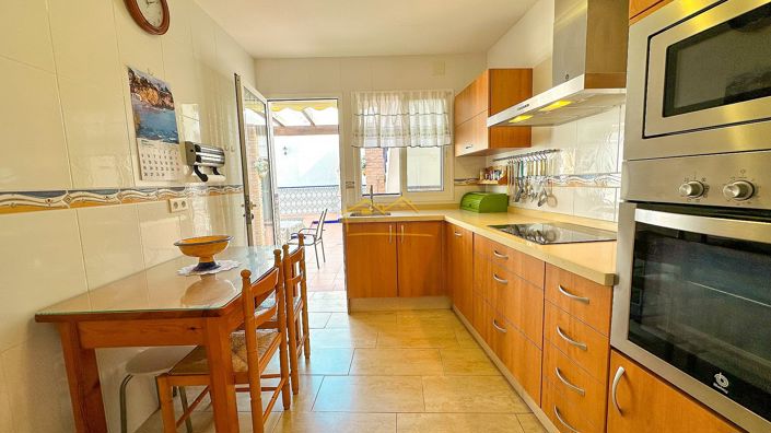 Image No.15-4 Bed House for sale