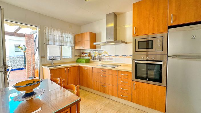 Image No.16-4 Bed House for sale