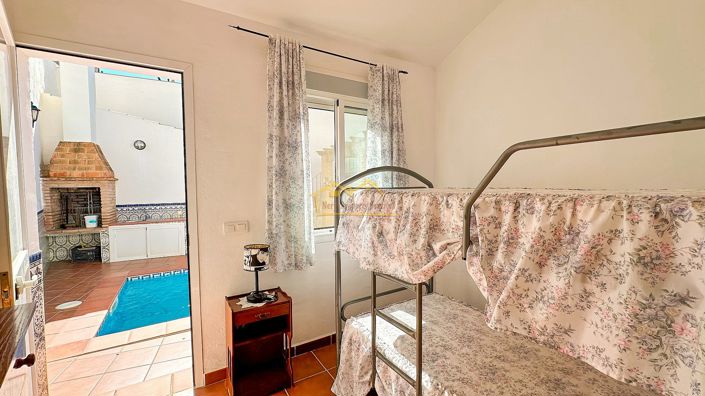 Image No.25-4 Bed House for sale