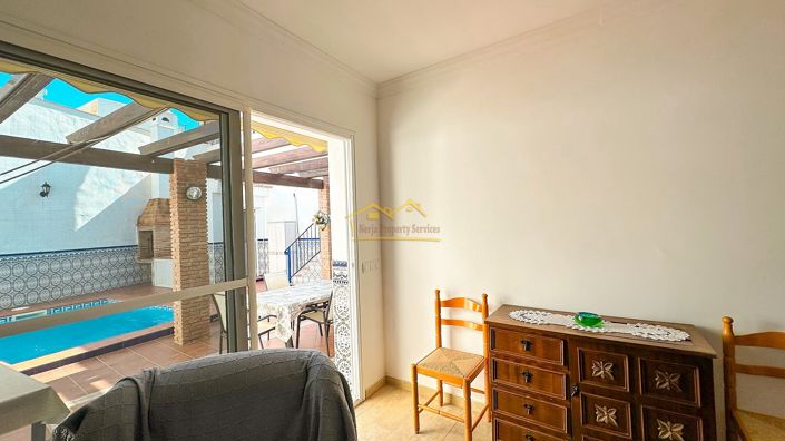 Image No.8-4 Bed House for sale