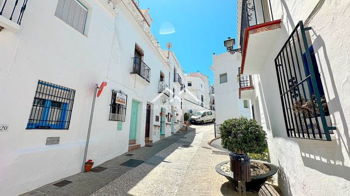 Image No.36-3 Bed Townhouse for sale