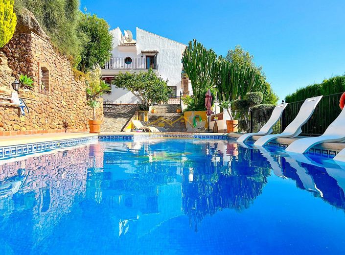 Image No.1-6 Bed Villa for sale