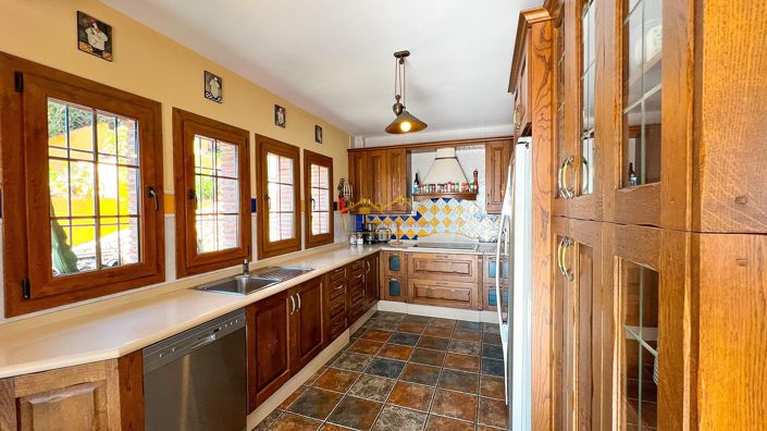 Image No.19-6 Bed Villa for sale