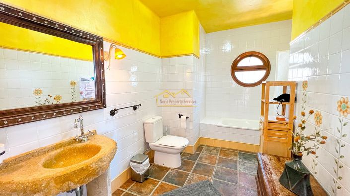 Image No.42-6 Bed Villa for sale