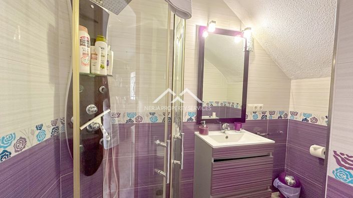 Image No.25-3 Bed Property for sale