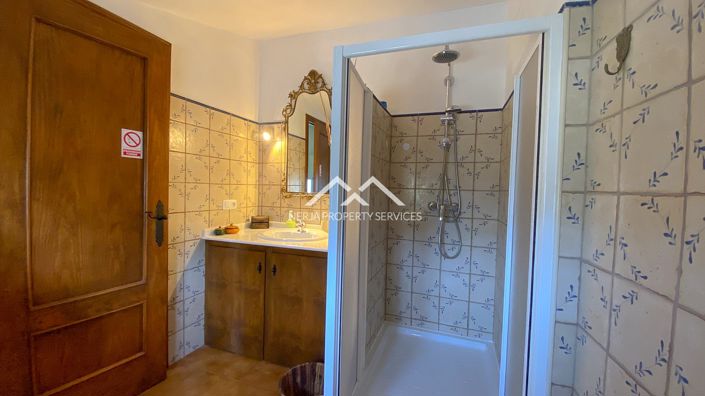 Image No.25-1 Bed Property for sale