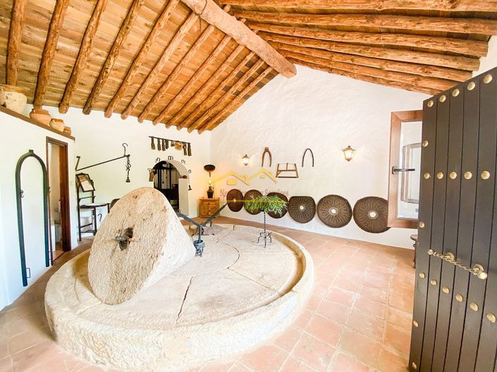 Image No.10-1 Bed Property for sale