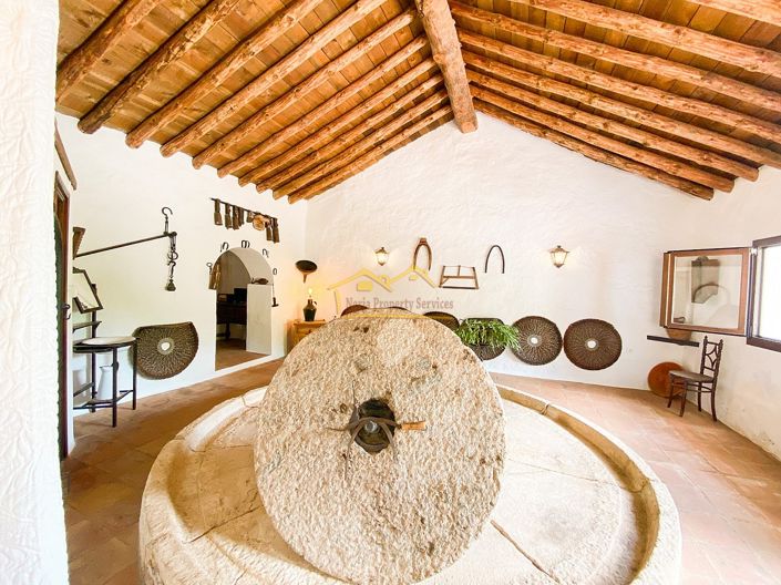 Image No.11-1 Bed Property for sale