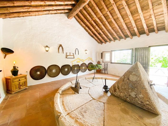 Image No.12-1 Bed Property for sale