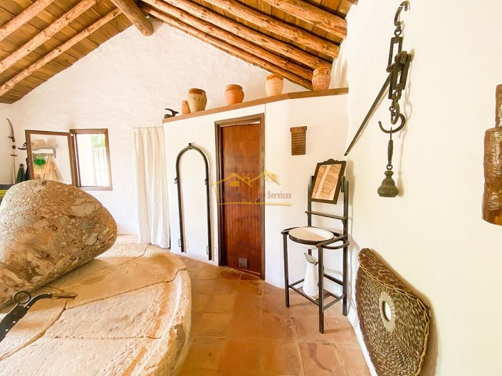 Image No.13-1 Bed Property for sale