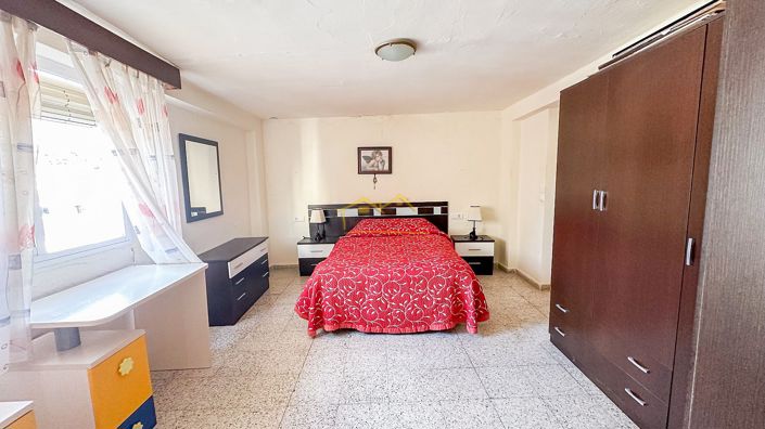 Image No.17-3 Bed House for sale