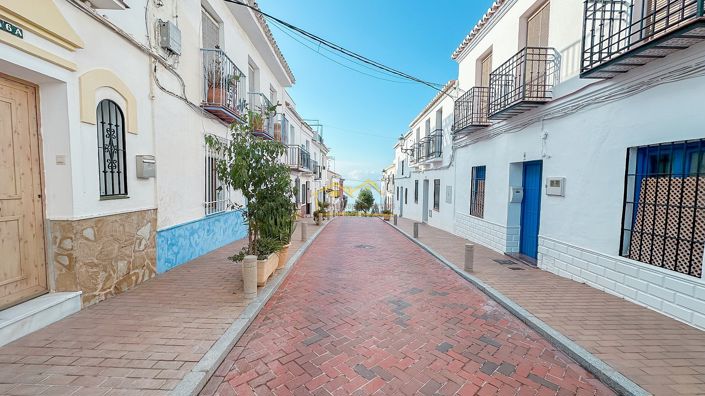 Image No.3-3 Bed House for sale