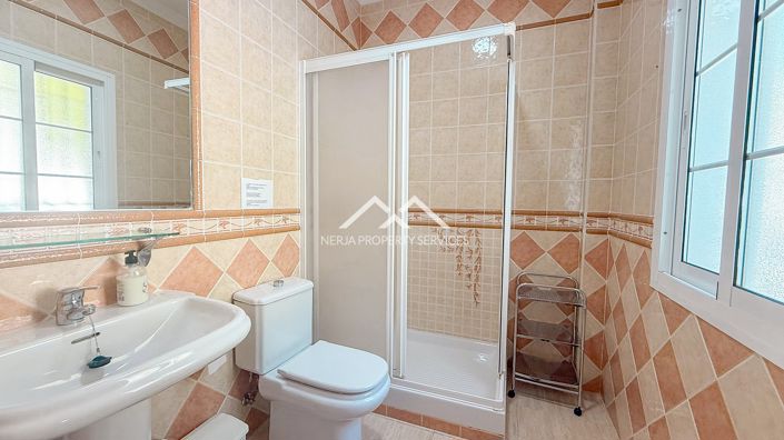 Image No.34-5 Bed Villa for sale