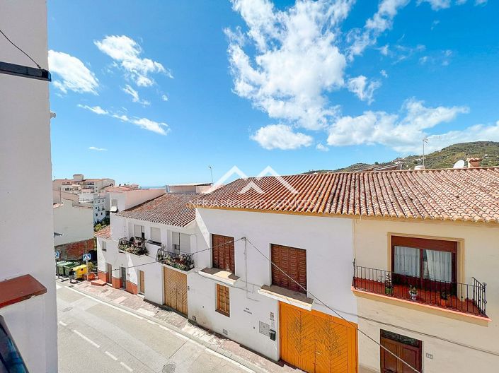 Image No.1-3 Bed Townhouse for sale