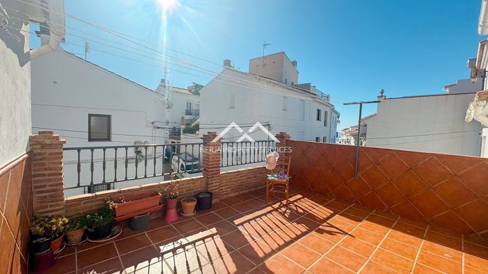 Image No.1-4 Bed Townhouse for sale