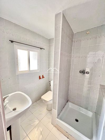 Image No.18-4 Bed Townhouse for sale