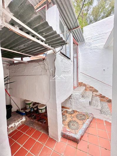 Image No.27-4 Bed Townhouse for sale