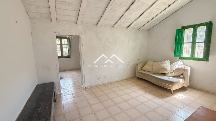 Image No.12-3 Bed Property for sale