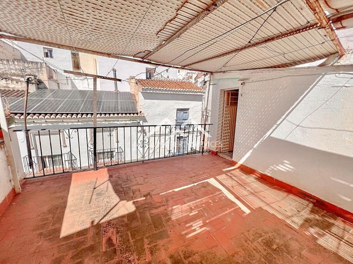 Image No.1-7 Bed Townhouse for sale